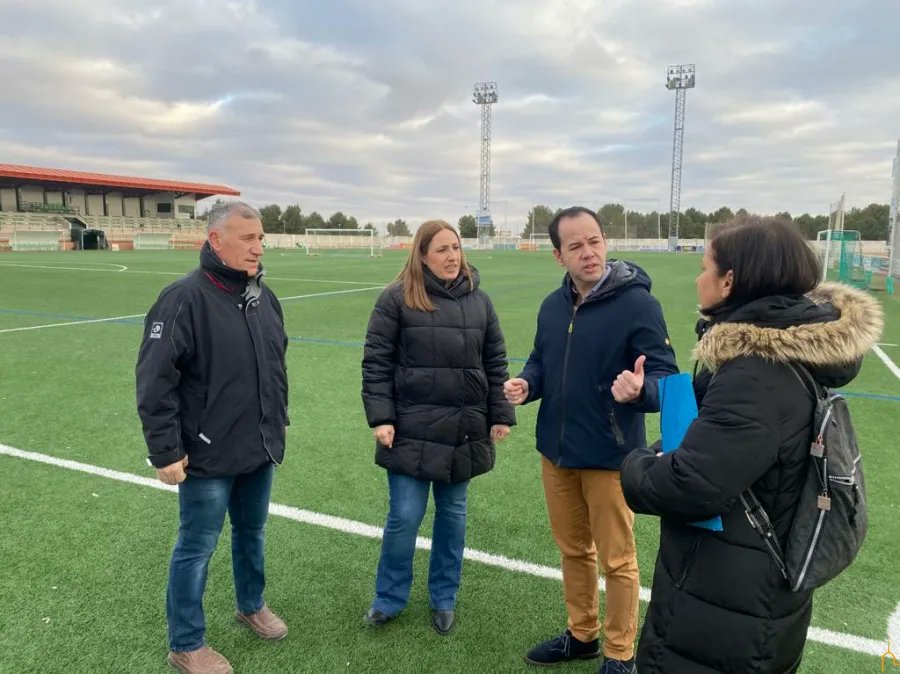 DiputacionCR's tweet photo. 💡 Herencia invierte 300.000 euros en proyectos de ahorro y eficiencia energética gracias a IDAE y @DiputacionCR.

🤝 @Maria_JesusVM también ha hecho entrega de los diplomas a los 14 alumnos del curso de soldadura del programa Promueve VI.

https://t.co/0WOqh0Zsg4 https://t.co/v08NLoki50