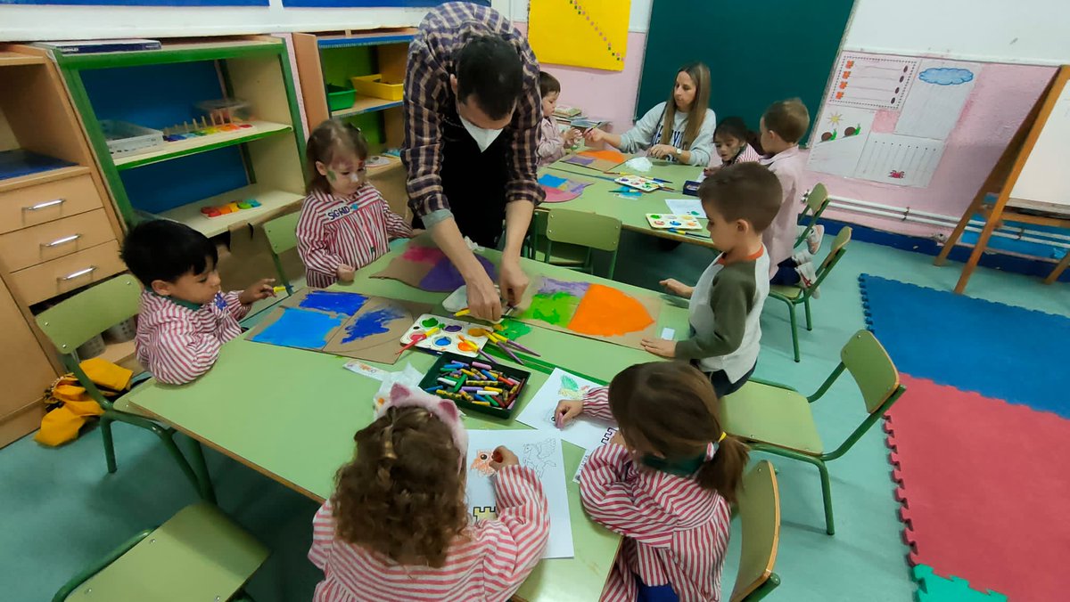 ceipcpegaso's tweet photo. Taller de con las familias en el cole https://t.co/ebrGe8xhd5