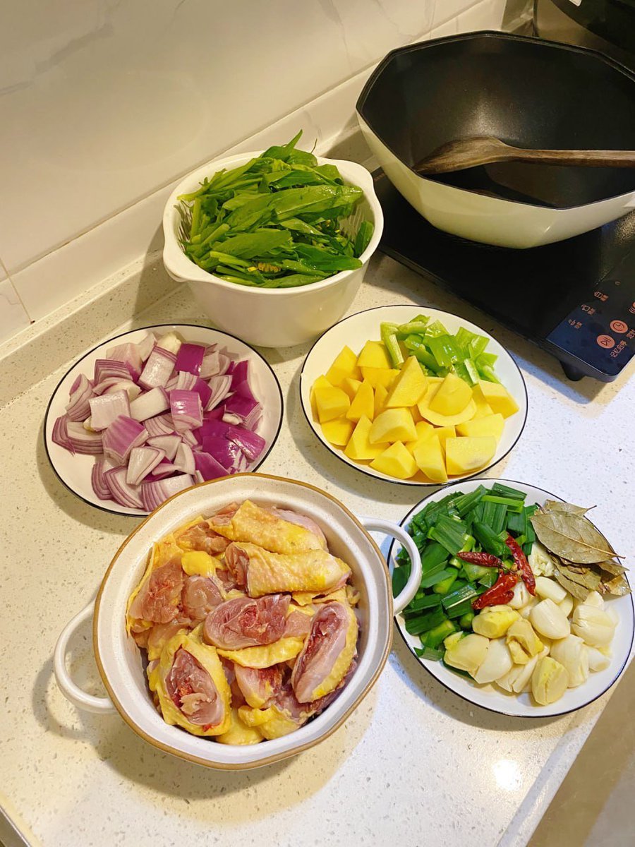 AmesseYao's tweet photo. The idea of a foodie is that you eat more if it tastes good, and eat as much as it tastes bad. https://t.co/nM16xa9zsR