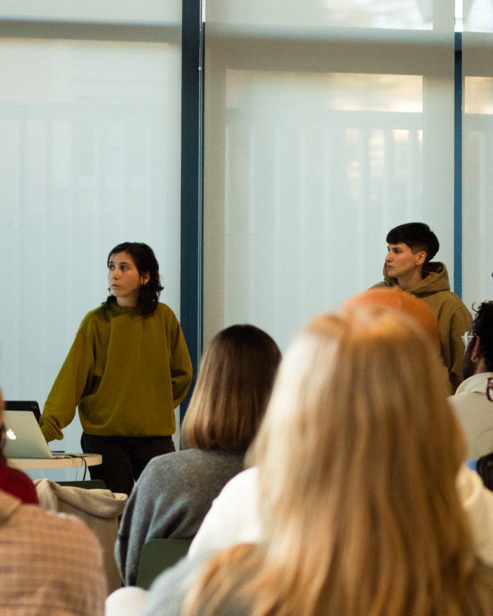 zapiens_design's tweet photo. El pasado viernes tuvimos el placer de presentar en @esne_es uno de nuestros proyectos más relevantes, por la complejidad que reúne como proyecto global. Os compartimos hoy parte de la experiencia con algunas imágenes. Repetiremos! #evolutivethinking https://t.co/sMZndhp9yr