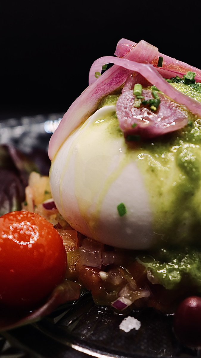 B•U•R•R•A•T•A

Producto artesano  

#lacommissione #ensaladas #arroyodelaencomienda #valladolid #restaurantes #comidas #cenas #restaurantesvalladolid #food #foodlover #foodie #eat #burrata #love #gardenrestaurant #producto