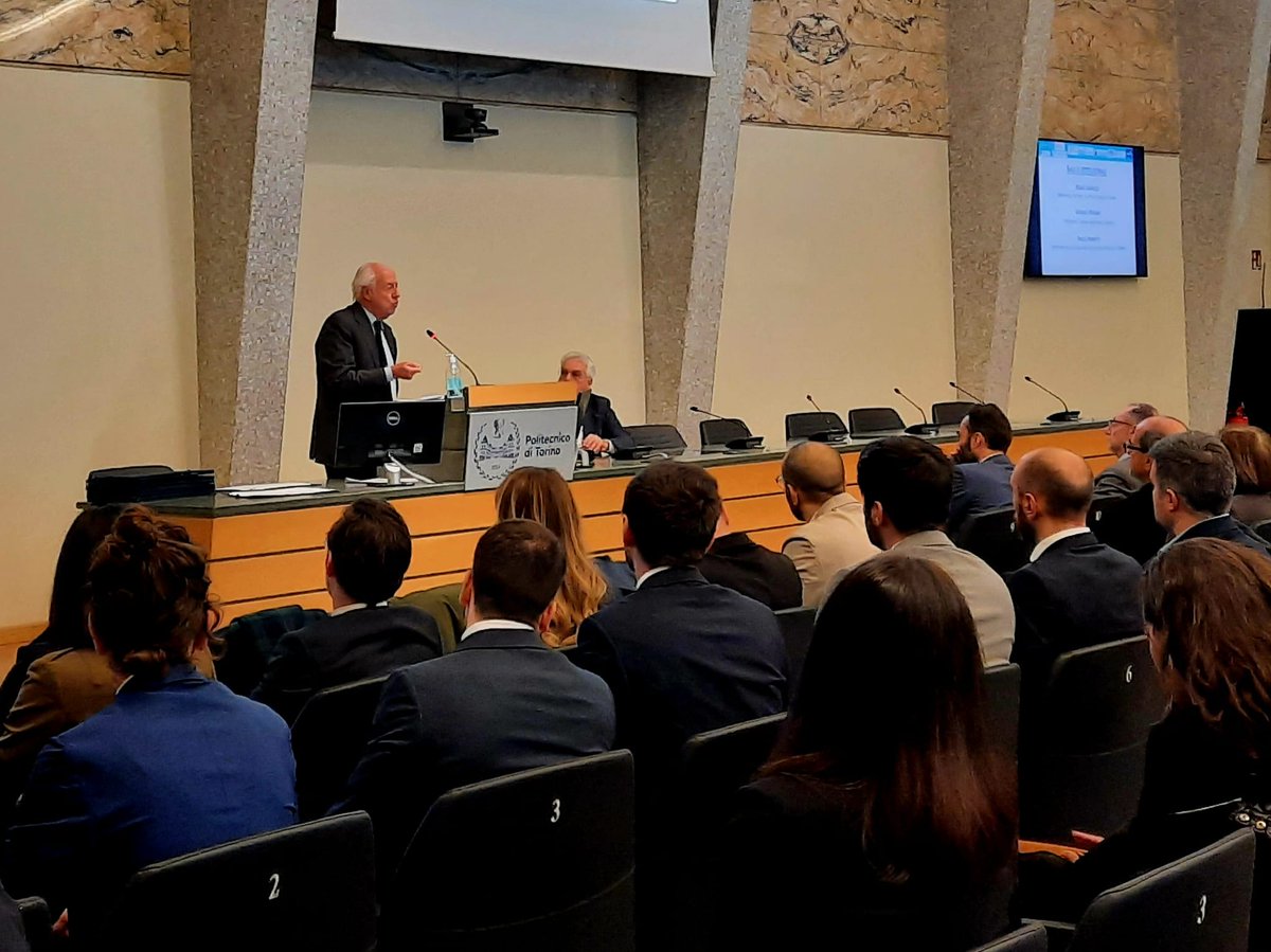 UITORINO's tweet image. "La difficoltà di reperimento di tecnici qualificati, indispensabili alle aziende nella #techtransition, è altissima. Questa iniziativa va nella giusta direzione"| Il commento del Presidente #Marsiaj alla consegna dei diplomi del master in #AdditiveManufacturing c/o @PoliTOnews