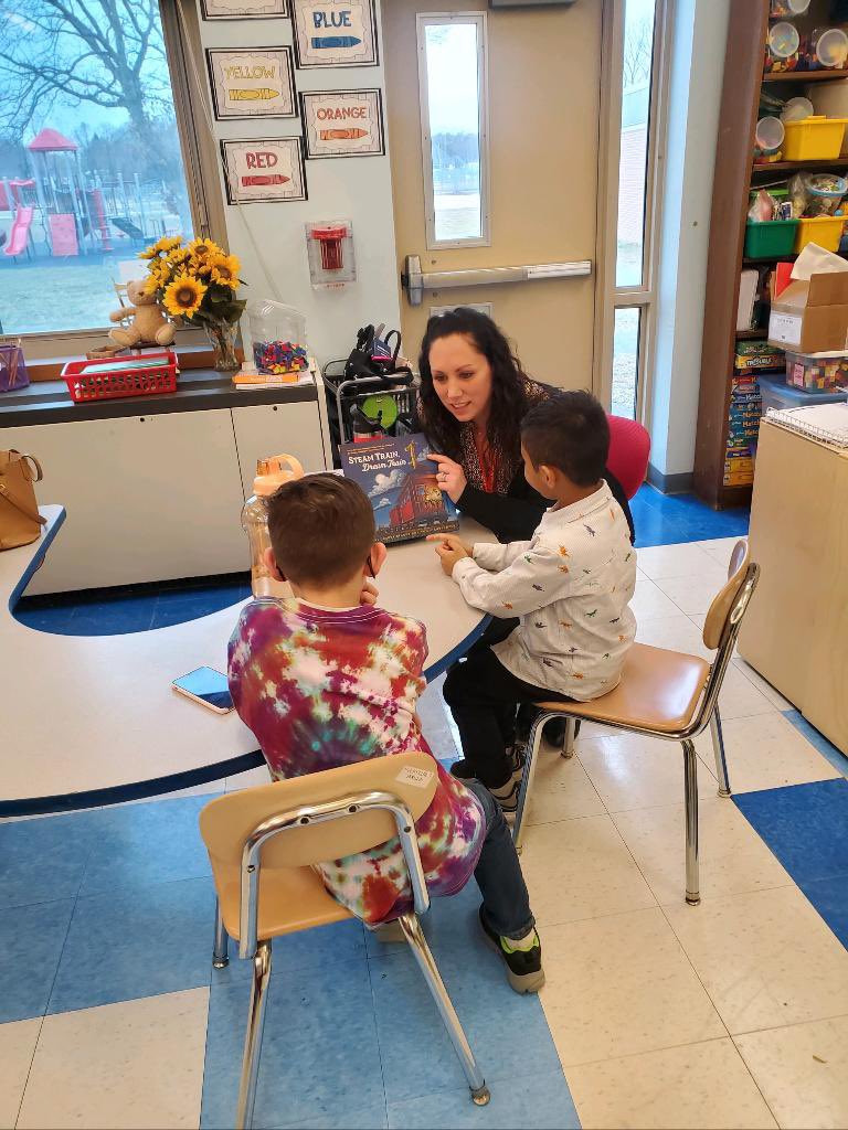 Pride_Pedagogy's tweet photo. I had a great day being a guest reader on Read Aloud Day at @duffieldcsd yesterday! Stepping away from the technology is just as important as knowing how to use it appropriately! How do you find your balance in the classroom? #readeratheart #techbalance https://t.co/jIkuLJQaJ5