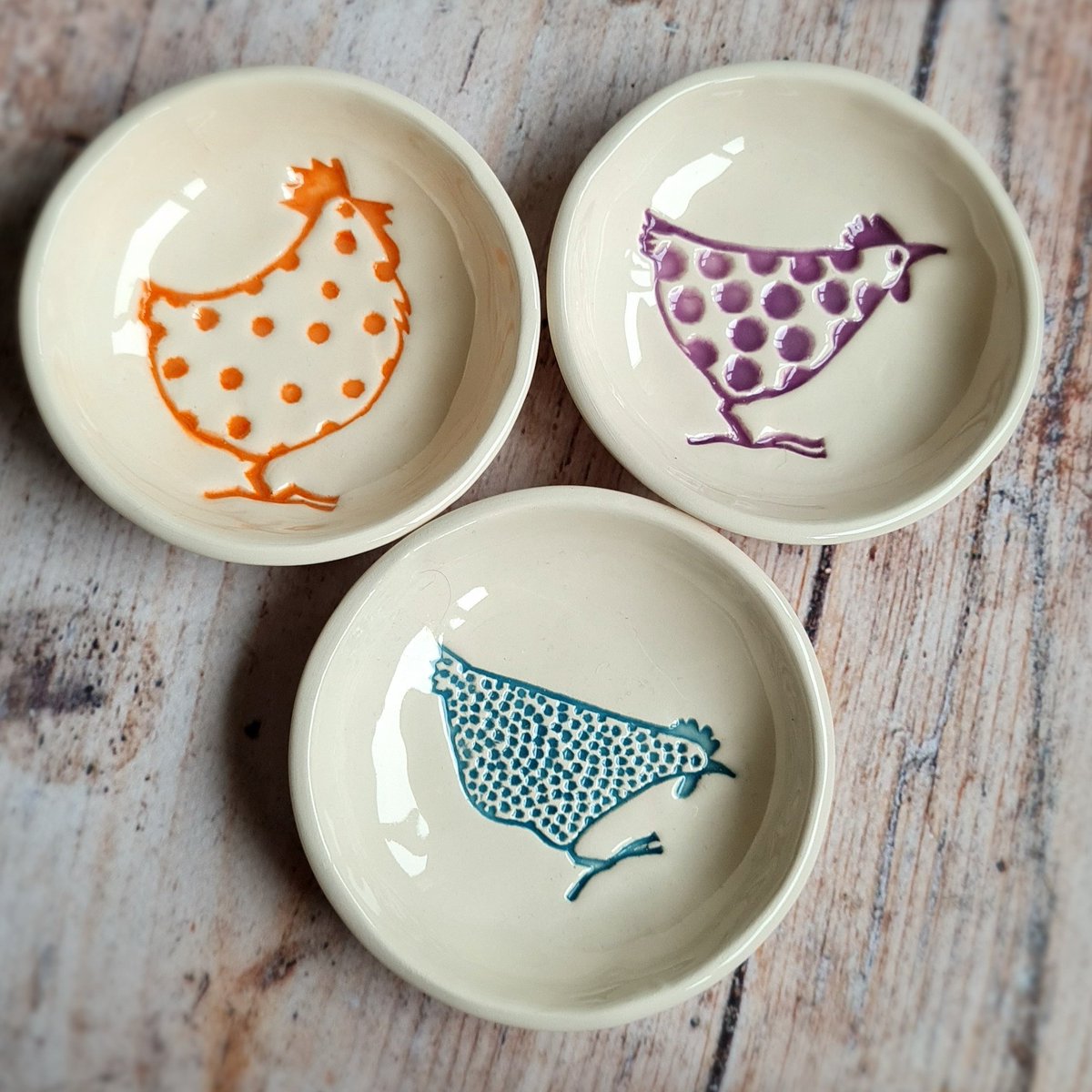 Chicken Dippers! I have made one set of these dotey dip bowls with fun colourful #chickens to brighten up any day! mapletreepottery.com/shop/bowls