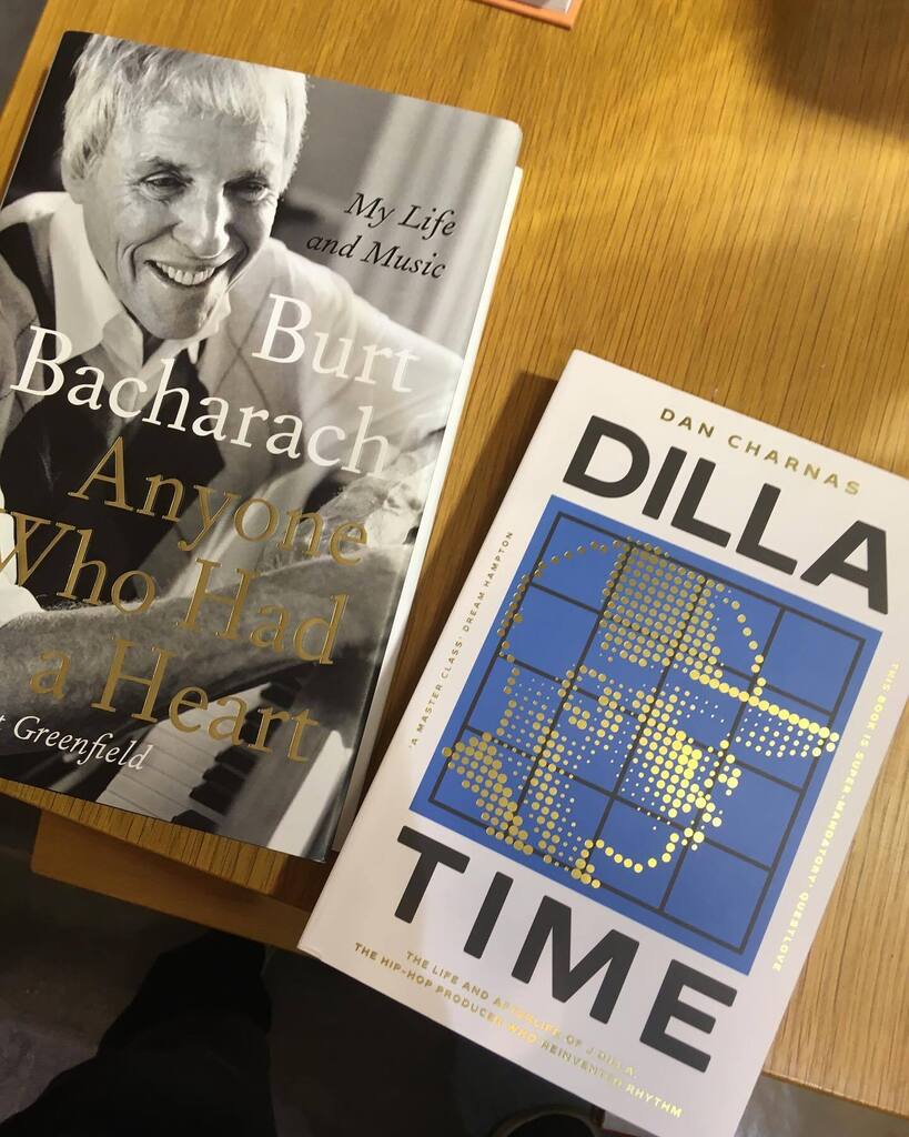uppsalabok's tweet photo. Vila i frid Burt och Dilla.
#uppsalabokhandel #nyttibutik #nyinkommet #musikbiografier #burtbacharach #jdilla https://t.co/p0VP3KJvIb