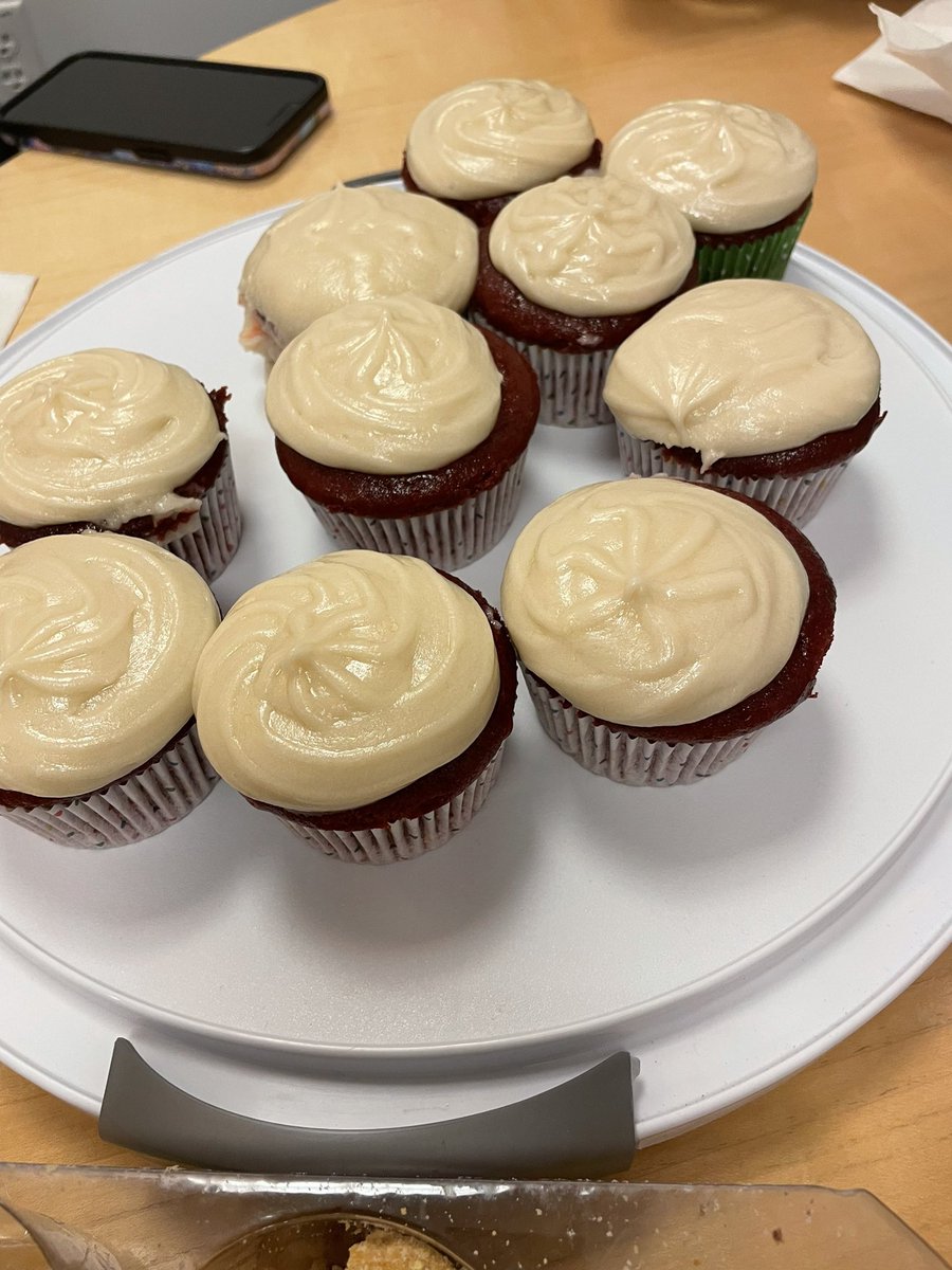 DrDespina123's tweet photo. Thank you to my student Alison for making #redvelvetcupcakes #glutenfree and to our #labneighbors for helping us celebrate Andrews’s lab birthday party #siolaslab @19_maira_90 https://t.co/S96VQ7IOCg