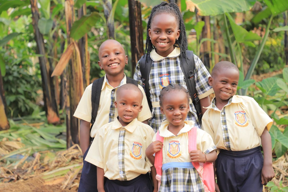 School makes us happy,all smiles for education! ✏📚 Thank you our dear friends for the love and support🙏🏿 ❤️ - Support Our education👇 masakakidsafricana.com 📧 Info@masakakidsafricana.com 📞+256740013697 - #SchoolTime #happyfriday #instagood #BackToSchool #happy #photo