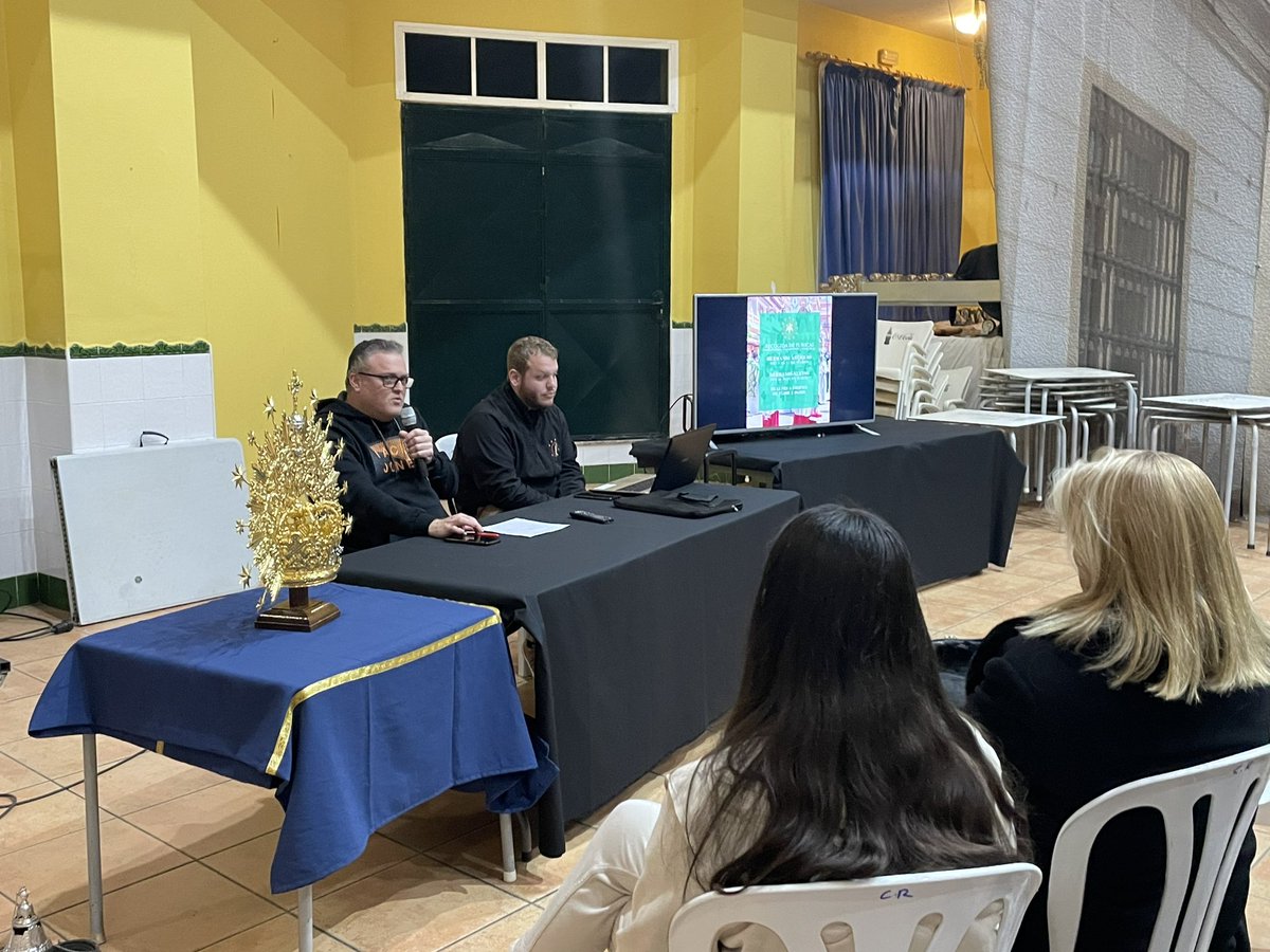 El pasado lunes tuvo lugar la reunión de portadoras de María Santísima del Auxilio. 

En dicha reunión se abordaron temas como futuros proyectos, la próxima estación de Penitencia y los dos ensayos que se van a realizar los dias 12 y 26 de Marzo. 

Agradecer a las asistentes💚