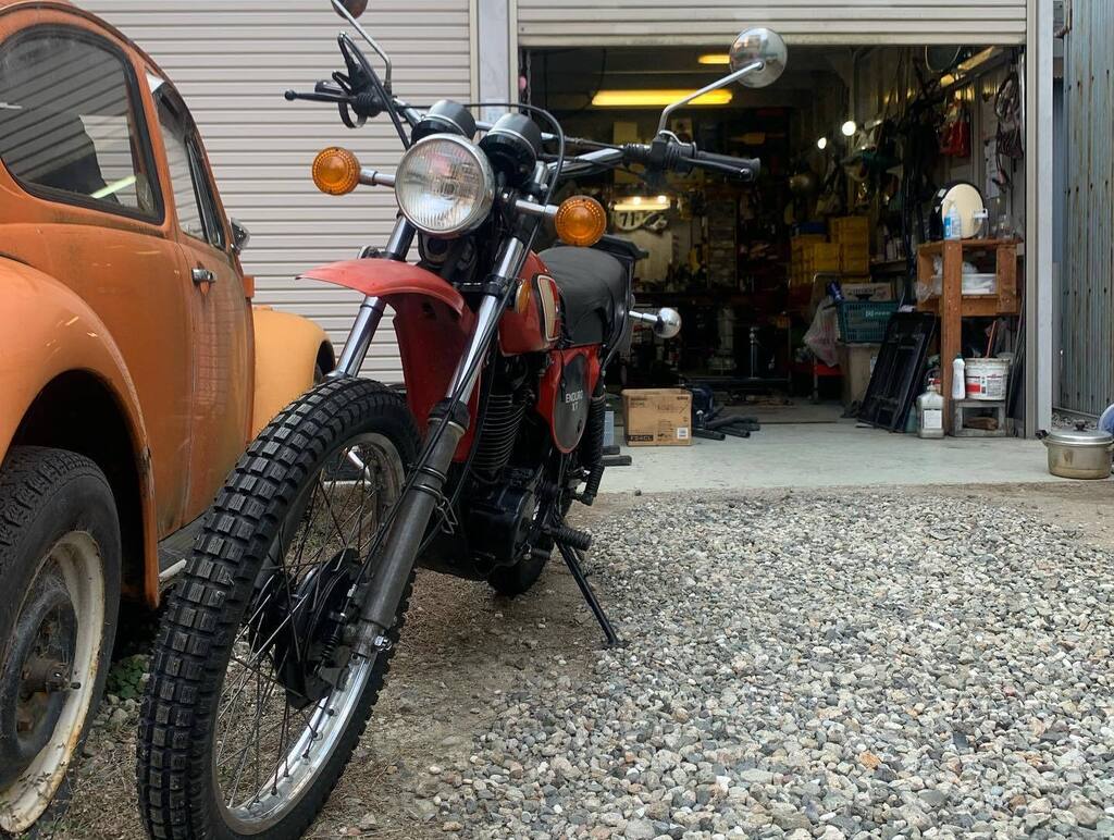 TanshaOyaji's tweet photo. カッ���いいー
かいじょーちゅー♪
#motorworksimamura #モーターワークスイマムラ #sr400 #sr500 #yamahasr500 #yamahasr400 #xt500 #TT500 #yamahaxt500 https://t.co/hw0PZY8oiL https://t.co/qTEJbvYNj5