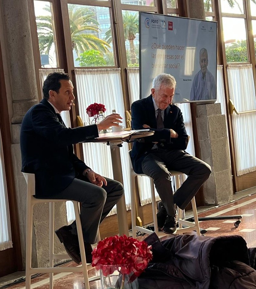 Nuestro CEO <a href="/jjgonzalezsalma/">José Juan González</a> presenta junto Manuel Bretón Presidente de <a href="/_CARITAS/">Cáritas Española ✳️</a> las charlas "¿Qué pueden hacer las empresas por el #Bienestar #Social?" en el #HotelSantaCatalina, en #LasPalmas