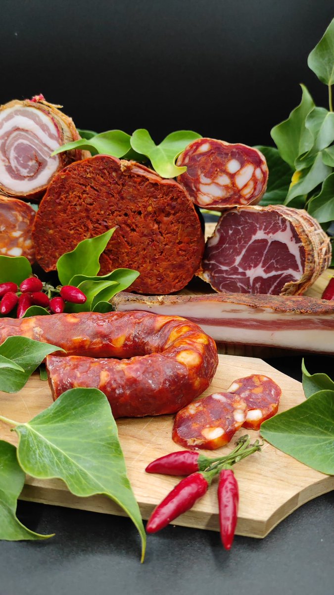 TropicalFrutta's tweet photo. I salumi calabresi🤤🌶️
Li puoi acquistare direttamente da qui👇
https://t.co/KH5PXsh2lx
#tropea #calabria #food #salumi #salumicalabresi #calabriafood #foodies #localfood #prodottitipici #prodotticalabresi #salame #nduja #capocollo #guanciale #salsiccia #italianfood #cooking https://t.co/HyQ6PMmRlB