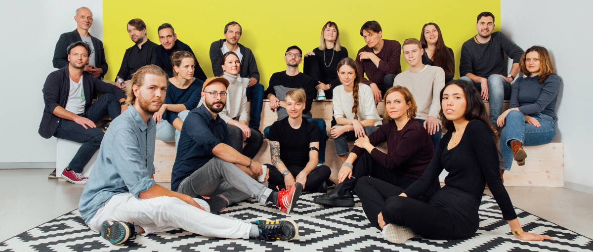 Seit sechs Wochen produzieren BR und NDR, bisher exklusiv für die ARD-Audiothek, den <a href="/tagesschau/">tagesschau</a>-Podcast "11km" - die Distanz zwischen den Redaktionen habe man überbrückt, Ziele übererfüllt, heißt es. Nun sollen neue Zielgruppen erschlossen werden. dwdl.de/magazin/91797/…