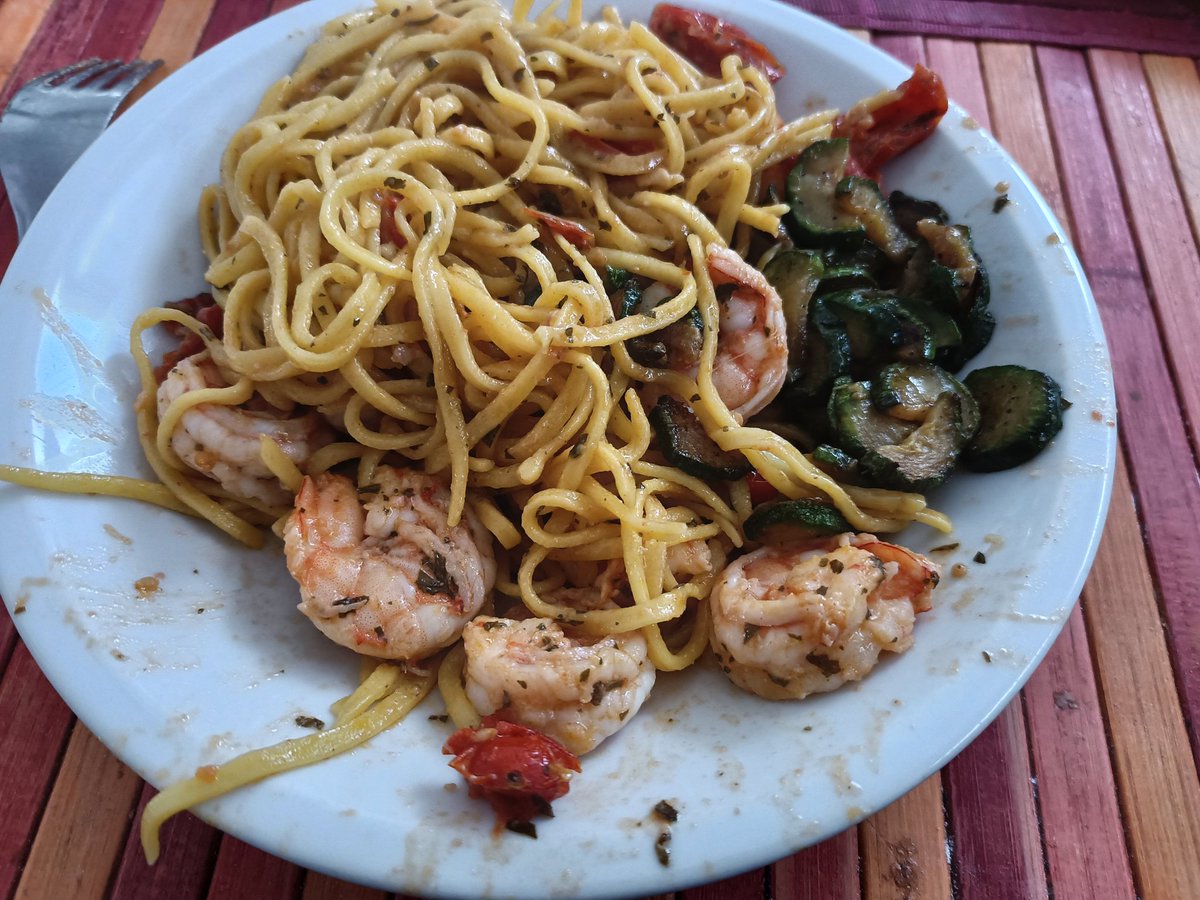 Tagliolini, mazzancolle, zucchine e pomodorini
Buon appetito