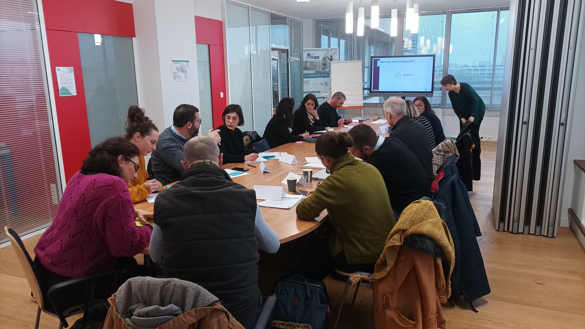 FFB_Occitanie's tweet photo. Comment intégrer la #RSE dans son entreprise ❓
👉C’est l’ambition de l’action collective formation #BaROC : Bâtisseurs Responsables en Occitanie lancée par la FFB Occitanie.
➡A venir : 7 journées de formations collectives et 5 journées d’accompagnement individuel en entreprise https://t.co/LgjcWkcYDI
