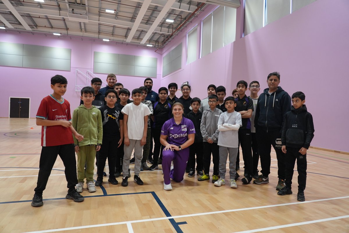 Thank you <a href="/thehundred/">The Hundred</a> Superchargers star Bess Heath for coming along to our Wicketz competition in Leeds yesterday 🙌

Participants from our <a href="/YCCC_YCF/">Yorkshire Cricket Foundation</a> Leeds and Bradford hubs came together for a day of cricket, which included a Q&amp;A and the opportunity to bowl at Bess! 🏏