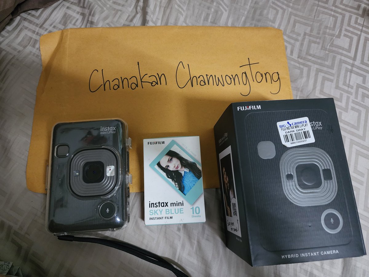 ReazillE's tweet photo. Fujifilm Instax Mini LiPlay Dark Gray (สีพิเศษ) แถมเคสใส / เมม 16gb / ฟิล์มสีมิ้นท์ มือสอง

4,300 บาทรวมส่ง

DM

#กล้องโพลารอยด์มือสอง #โพราลอยด์ #มือสอง #กล้องฟิล์ม #กล้องฟิล์มราคาถูก #instaxmini #instax #instaxminiliplay #miniliplay #fuji #camera #มือสองสภาพดี #กล้องโพลารอยด์ https://t.co/nadamr1zGz