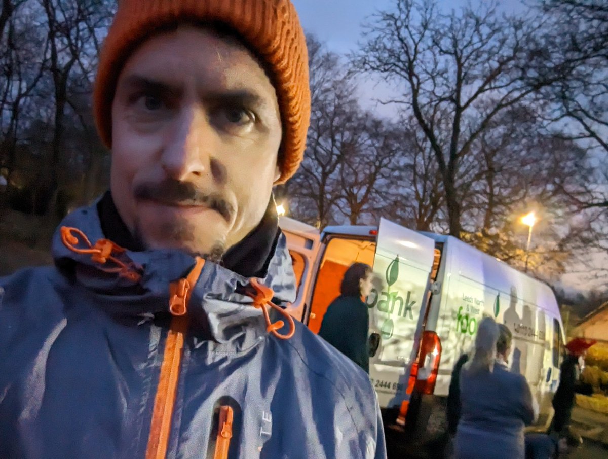 Had fun as a #Volunteer Marshall at the @RunLeeds #FoodBankRun last night. 

Sad that our government has caused ppl to use food banks, but great to see the generosity of ordinary people on display also.

One guy ran 6 miles carrying a box of Crunchy Nut Cornflakes to donate! 👏🏻