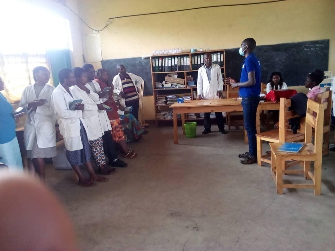 YouthMusanze's tweet photo. Abenshi mu INDEMYABIGWI (abarezi) muri @MusanzeDistrict bati natwe ntidusigara mubukorerabushake barashaka gufatanya na @RwandaYouthVol1 mubikorwa byo gukorera igihugu. @ramuli_janvier @RwandaLocalGov @Rwandapolice @RwandaNorth @KubanaRichard @RobertByiri @MushaijaGeoffr3 https://t.co/7UBHMfT1q0