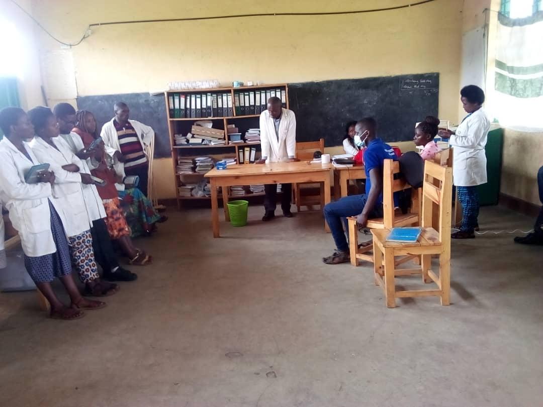 YouthMusanze's tweet photo. Abenshi mu INDEMYABIGWI (abarezi) muri @MusanzeDistrict bati natwe ntidusigara mubukorerabushake barashaka gufatanya na @RwandaYouthVol1 mubikorwa byo gukorera igihugu. @ramuli_janvier @RwandaLocalGov @Rwandapolice @RwandaNorth @KubanaRichard @RobertByiri @MushaijaGeoffr3 https://t.co/7UBHMfT1q0