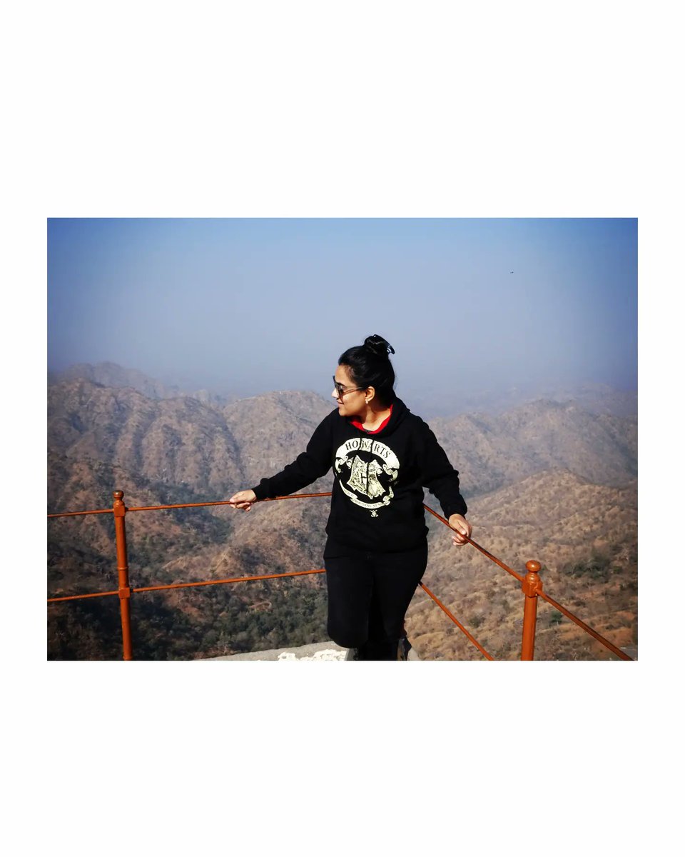 BaxiNatasha's tweet photo. गोदी में पहाडियों की उजली दुपहरी गुज़ारना... अच्छा लगे 🙃
#latepost
#loveformountains
#closetonature
#upsohigh
#keepitnatural
#keepitsimple
#travelindia
#kumbhalgarh
#leoshinesbright https://t.co/CSo3XmmCuW