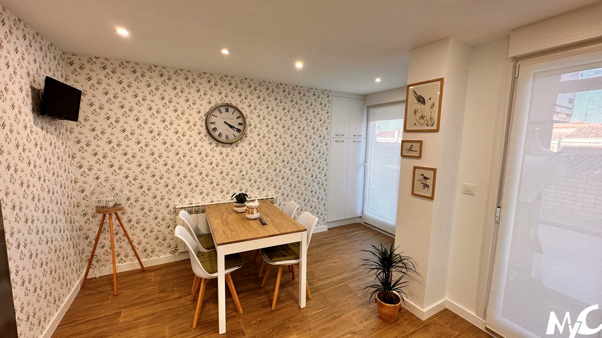 mycandosilla's tweet photo. Os presentamos una reforma integral, con la instalación de una cocina blanca mate en acabado fénix, antihuellas y encimera y frente cerámico en acabado laminam Legno Venecia.

Cosas a destacar: muebles ajustados a medida y terminados a techo, campana y lavavajillas integrados. https://t.co/g54FE7aRJT