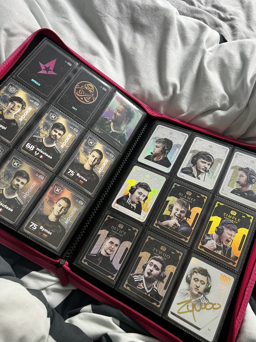 Levtovers's tweet photo. I am selling my 100% completed, Rank 4 @KolexGG 2020 physical collection, with Limited edition https://t.co/Rrx9VA8v7l binder! I put a lot of time and effort into this collection and would love to see someone enjoy this more than me! https://t.co/bijHNfZ1fV