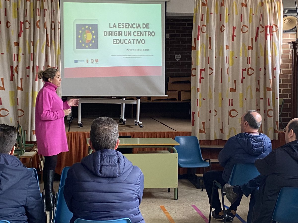 ErasmusLiderEsc's tweet photo. @euterpe1975 nos cuenta su experiencia como directora de un centro escolar por más de una década.✨➡️Aspectos clave para liderar un centro con éxito.🇪🇺🇵🇹🇪🇸@innovaedum @Educarm @ProgramasRM @direcmur @sepiegob https://t.co/5PCZwCAEmA