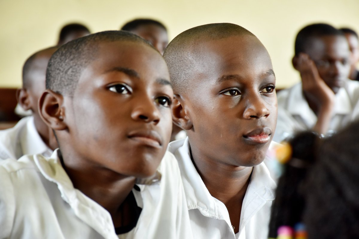 FondationSBO's tweet photo. Il est essentiel de sensibiliser les enfants, de manière positive, à la protection de l'environnement en leur apprenant des petits gestes quotidiens qui sont bons pour la nature.
#FSBO #Gabon #ENSB https://t.co/I3abhb5LK3