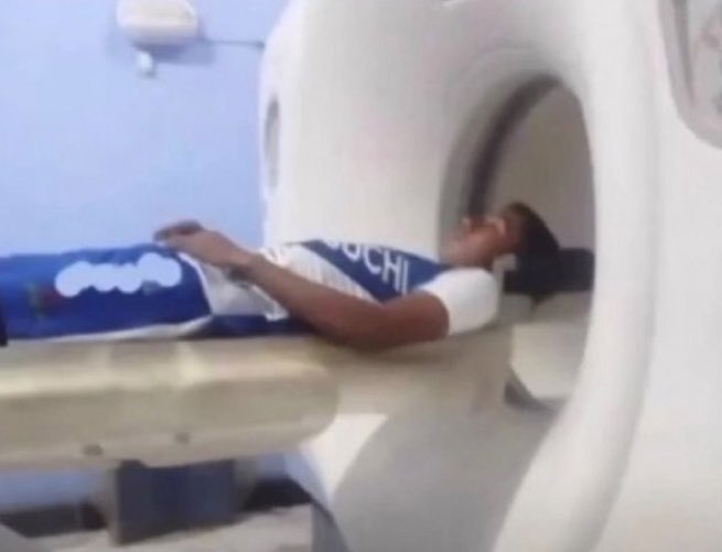 eu fazendo tomografia pra ver o que tinha na cabeça quando fiquei com você