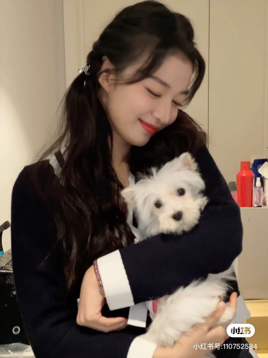 wangchurans's tweet photo. #WangChuran’s RED update

“Chuan talk🐶Ruan Liuzheng and little mop
Heehee, sharing with all of you, my little mop
She’s extremely obedient, so happy watching her grow up slowly”

#王楚然 #HaveACrushOnYou #LoveHeals https://t.co/DTgWhPPVXo