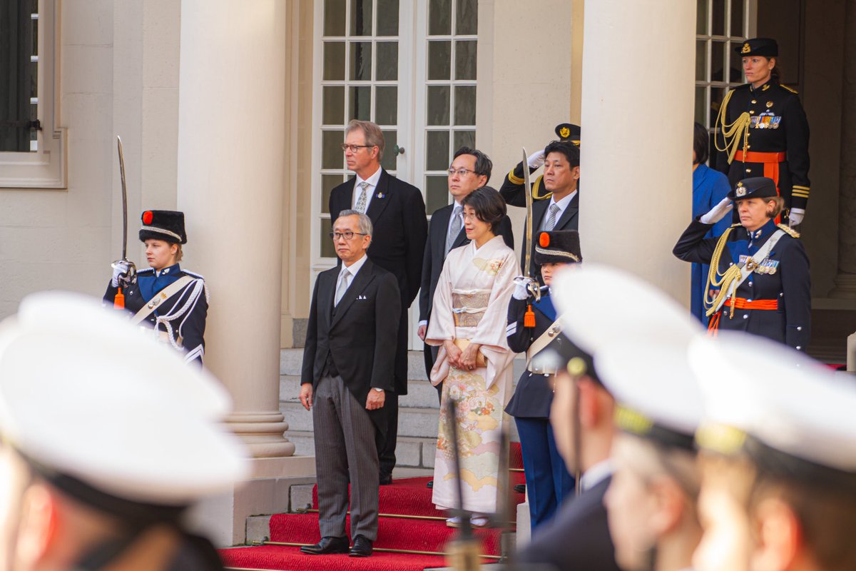 Last wednesday A guard of honour of HNLMS Karel Doorman supported the handing over of credentialsto His Majesty THE KING. @ZrMsKarelDman @ElzoJansen @AmbJPNinNL @kon_marine