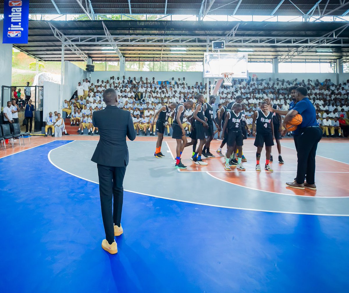 What a great pleasure & honor to have been the Host/MC during the Unveiling of the 1500-seat Court @ldkgymnasium  with @NBA_Africa & @ferwabaRW
Chasing my Dreams🥰✊🏽TO GOD ALWAYS BE THE GLORY 🙌🏽
📸 @yuhi_the_great 

#MCBR1AN🇷🇼 #NBA #NBAAfrica #Basketball #PAAnnouncer @OverTheMic