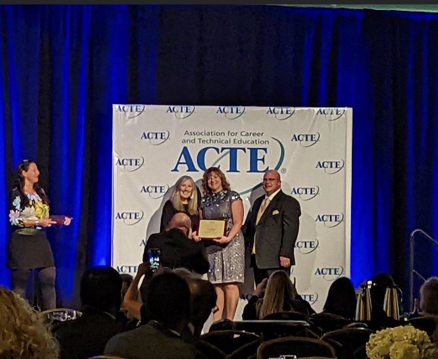 Gina Schuyler tweet media