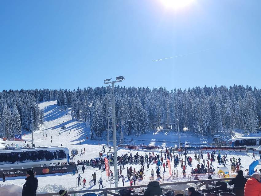 Kop_online's tweet photo. Ski centar Kopaonik beleži rekordnu posećenost
https://t.co/1czhQm0eJz https://t.co/u3Fez2AP1u