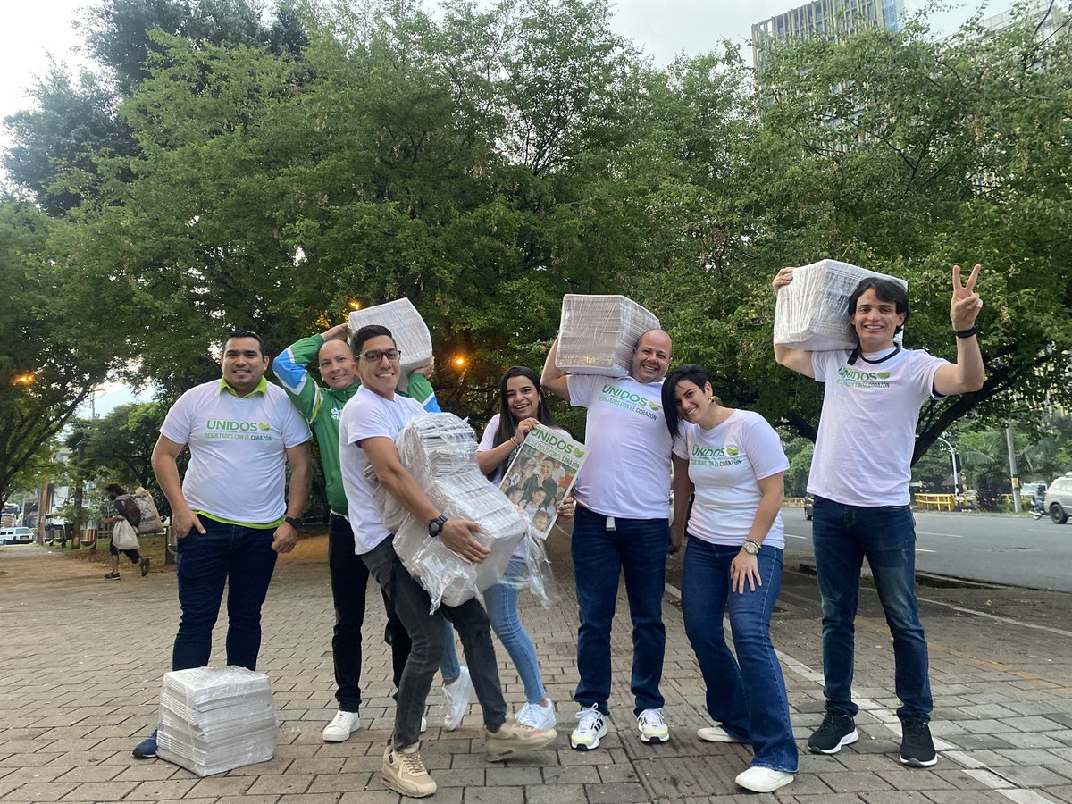 DerlisMT's tweet photo. Hoy nos levantamos a servir con alegría y a contarle a los antioqueños y antioqueñas todo lo que hemos hecho durante estos años. 🤜💚🤛#RendiciónDeCuentas #UNIDOS https://t.co/GwmYLXtSLx