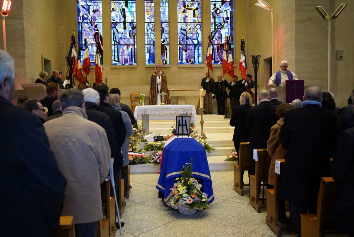 Vanguard_WW2's tweet photo. 1- Robert Hébras funeral at Oradour-sur-Glane. The closing words of Mgr.  Pierre-Antoine Bozo cl. "I think that faith remained an open question for him. And this ceremony, here, today, attests to this in part. And if the family chose the text of the Beatitudes, it is perhaps... https://t.co/7Z3y1YiyW5