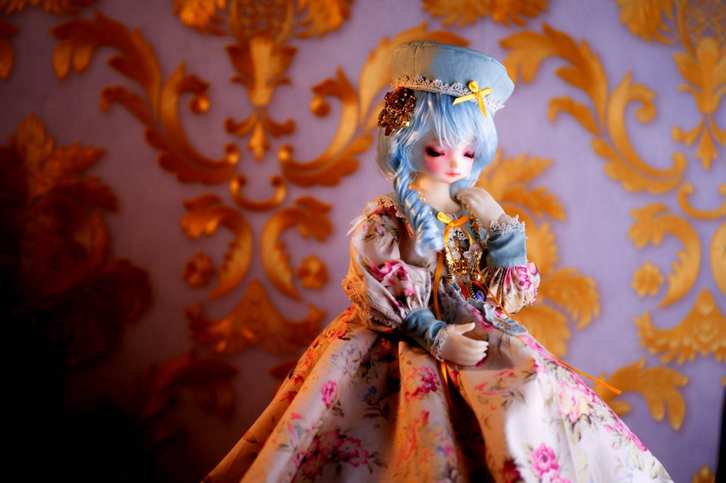 risetu_doll_tra's tweet image. SDMの子をお迎えすると決めた際に、ancienne様のスコラカントルムのドレスを着せてあげるという事だけは決めていました。

今回、運良くこのドレスとご縁をいただき、着せてあげることができました。

 ドレス: #ancienne
 アクセサリー : #花畑にこ
ウィグ : #DeeRibbonWig
角 : #khemdoll