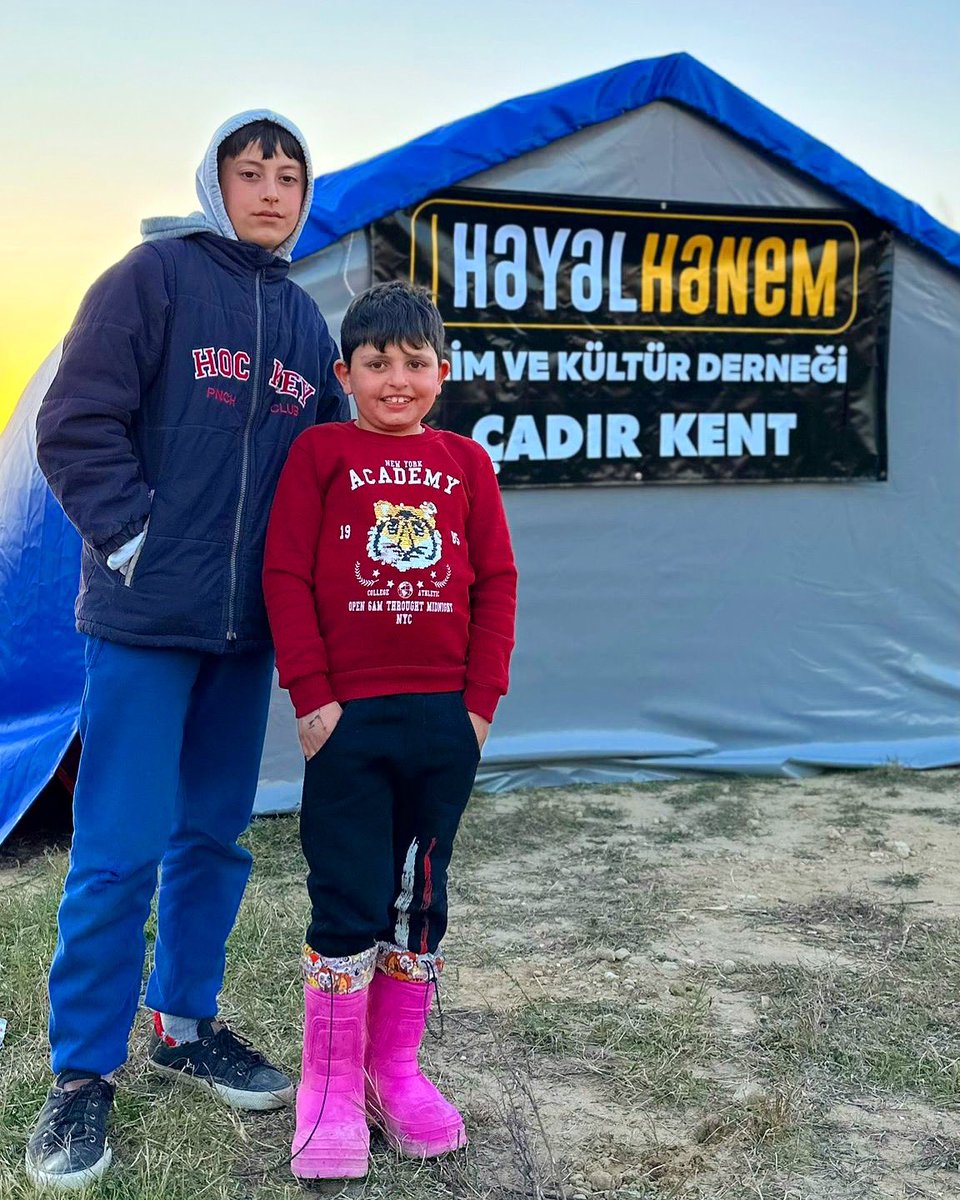 “Ey iman edenler! Allah’a yardım ederseniz O da size yardım eder ve ayaklarınızı sağlam bastırır.” (Muhammed Suresi, 7. Ayet)

Hayırlı Cumalar🤲🏻

#cuma #islam #iman #yardım #deprem