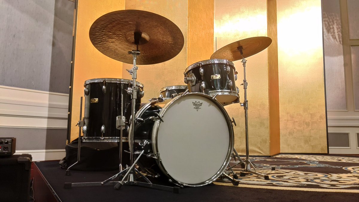 itani_perc_ds's tweet photo. 今夜は非公開イベントでした。
このようなセッティングでした。
A closed event tonight.
This was the setup.
#非公開イベント #closedevent
#パーカッション #percussion
#ドラム #drums https://t.co/PvJYG0isOq