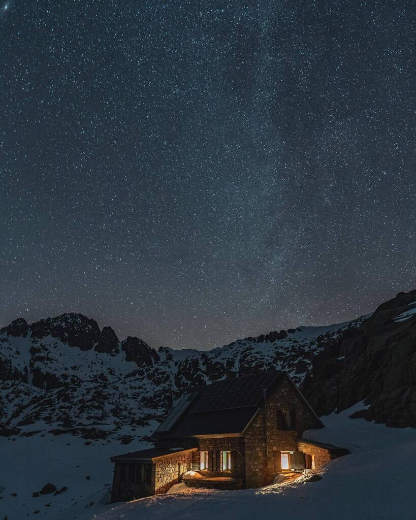 Com a casa a 2220 metres
.
.
.
.
.
#Territoriindi #neverstopexploring #outdoor #stealingmoments #winter #pyrenees #freeride #mountains #pirineus #parcnacionalaigüestortes #zagskis #elevateyoursensations #ventosaicalvell instagr.am/p/CowvlekNNgT/