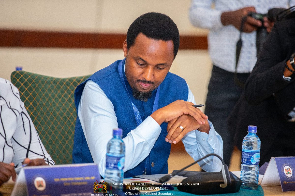 KarungoThangwa's tweet photo. Housing is not just a basic human need, it is a fundamental human right. Today, as the chair 
Senate Committee on Roads, Transportation and Housing, I presided over an induction retreat with the officials from Ministry of L, P, Housing led by CS Zacharia Mwangi Njeru.  #4thSenate https://t.co/0FRB6vQHQR