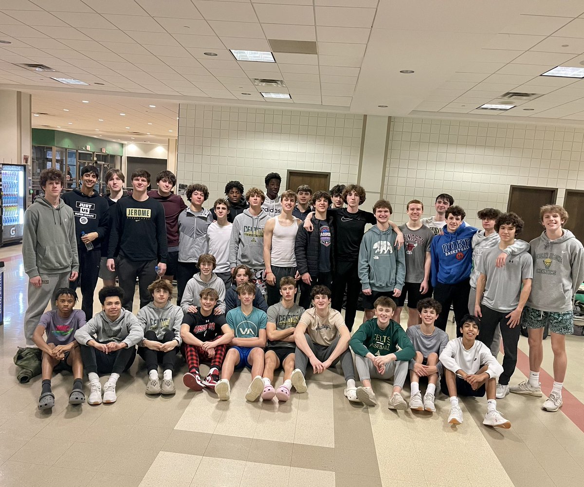 jeromebball's tweet photo. Thank you to our Celtic Freshman Parents for the last team meal of the seasonโผ๏ธ #LetsGoCelts https://t.co/yVhZXGLCik