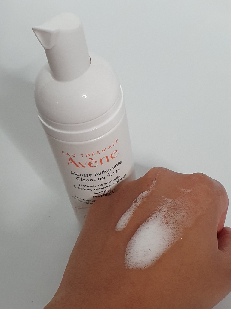 Today on the blog is a review about the Avène Mattifying Cleansing Foam for Sensitive Skin. Link in bio!
#Avène #Mattifying #Cleansing #Foam #skincare 
#skincarecommunity #browngirldoesmakeup #cleanser #cleansing #beauty #beautycommunity #boots.com