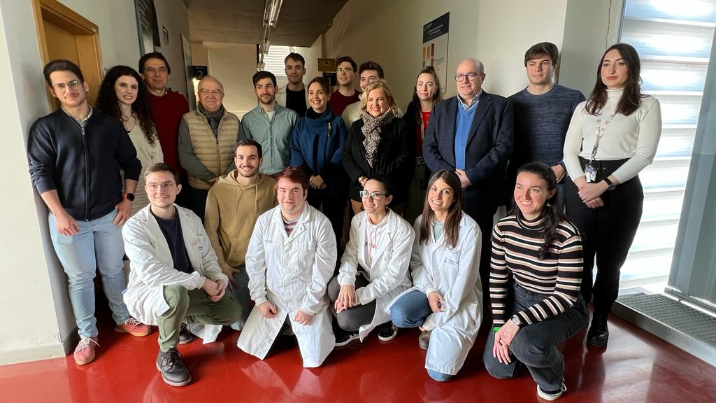 GobAragon's tweet photo. 🔝🔬 #Aragón lanzará una convocatoria de 7 Mi€ para contratar a 65 nuevos investigadores predoctorales. Es la mejor financiada y con mayor nº de contratos de la historia.

@MaruDiazCalvo ha hecho el anuncio en un encuentro con jóvenes investigadores en el Campus Río Ebro. https://t.co/yOV8NJhxsD