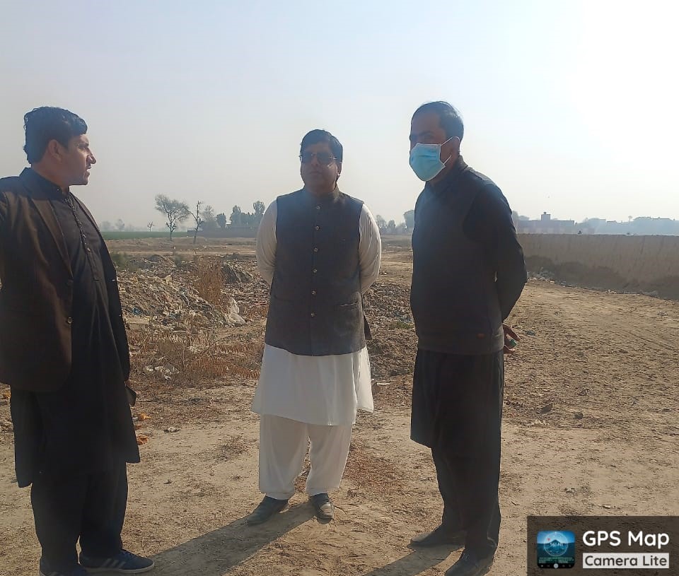 Pcmmdc's tweet image. چیف آپریٹنگ آفیسرملتان ڈویژن نے دنیا پور مویشی منڈی کا دورہ کیا۔ سی او او نے مویشی منڈی میں اوور چارجنگ کے حوالے سے بیوپاریوں اور شہریوں سے سوالات کیے ۔بیوپاریوں نے  اورچارجنگ نہ ہونے کے حوالے سے اطمینا ن کا اظہار کیا۔ 1/3 #lgcd #govtofpunjabpk