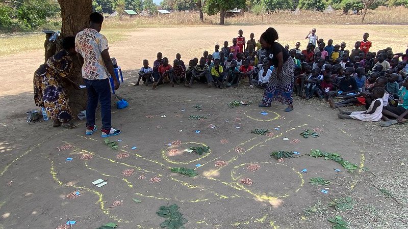unicefssudan's tweet image. Empowered for better sanitation &amp;amp; hygiene! 

UNICEF &amp;amp; partners are conducting an interactive session with children &amp;amp; their families in #torit during a Community-Led Total Sanitation #CLTS training to steer social change &amp;amp; ensure safe and #sustainable #SSOT #sanitation @DutchMFA