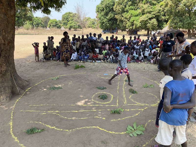 unicefssudan's tweet image. Empowered for better sanitation &amp;amp; hygiene! 

UNICEF &amp;amp; partners are conducting an interactive session with children &amp;amp; their families in #torit during a Community-Led Total Sanitation #CLTS training to steer social change &amp;amp; ensure safe and #sustainable #SSOT #sanitation @DutchMFA