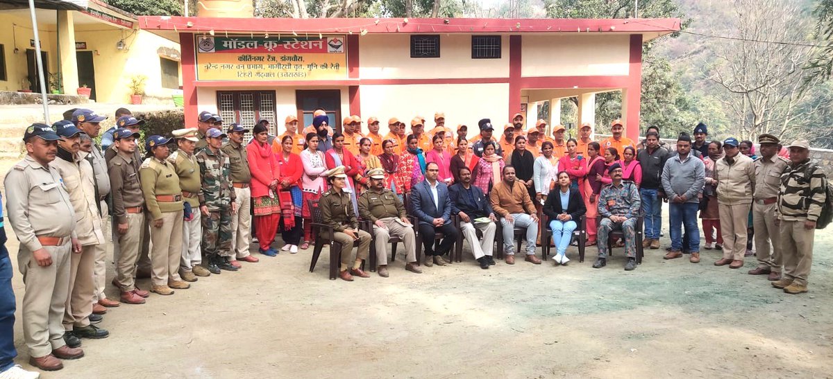 casfosddn's tweet photo. On 17.02.23, 2nd group of @NDRFHQ 15 Bn of the ongoing 2-week training on Forest Fire Prevention and Mitigation Strategies @casfosddn interacted with the members of Self-help Group, Van Panchyat, Mahila & Yuvak Mangal Dal regarding #ForestFirefighting at Range Office, Kirtinagar. https://t.co/dUEpLI1bwi