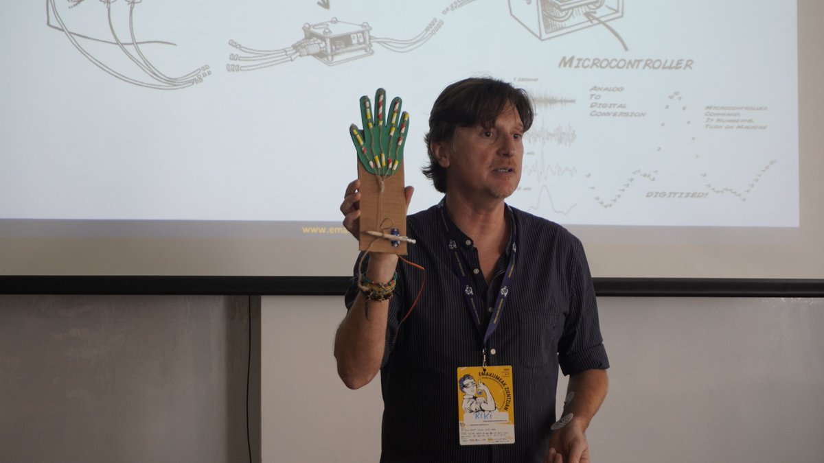 biook_org's tweet photo. Hoy Biook ha realizado un show de neurociencia y neurotecnologia a escolares en Bilbao Berrikuntza faktoria como último taller del programa Emakumeak Zientzian. Ha sido todo un éxito. 💪 ¡Lo hemos pasado genial!. 😊 https://t.co/ZezV6cWfvU