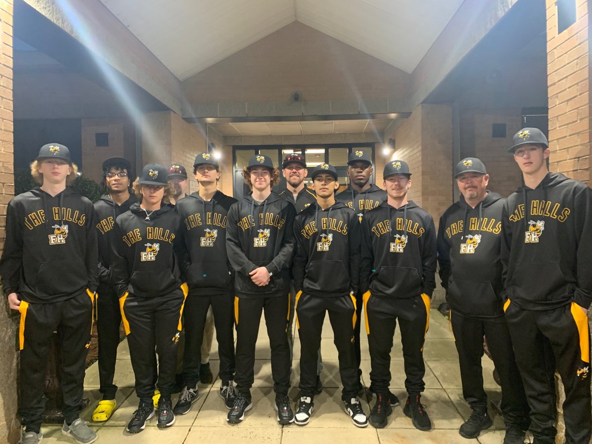 UnionESNC's tweet image. What a great way to start the day-Forest Hills Varsity Baseball team are here to welcome our Union Dragons!! @aghoulihan @Renee_McKinnon1 @UCPSNC @UCPSNCAthletics @JenniferDeaton7